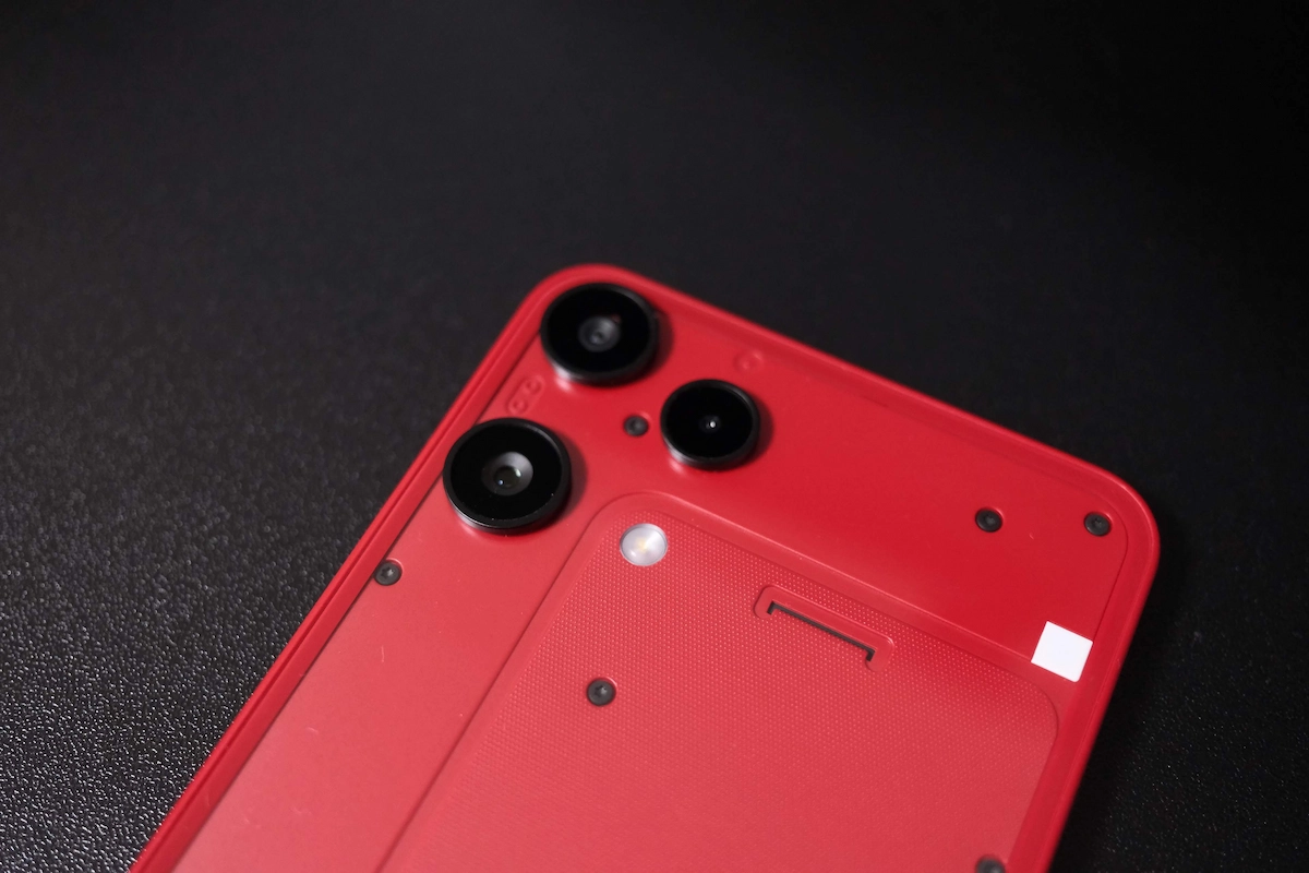Nothing Phone(3a) Liteカメラ周辺のアップ、リング状デザインとレンズ配置が分かる写真